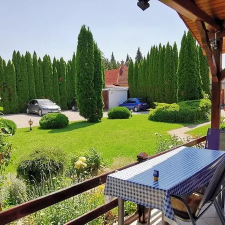 Bequem Eingerichtete Mit Grossem Garten By Interhome زلاكاروس