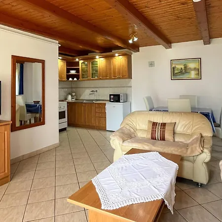 Bequem Eingerichtete Mit Grossem Garten By Interhome 아파트 *