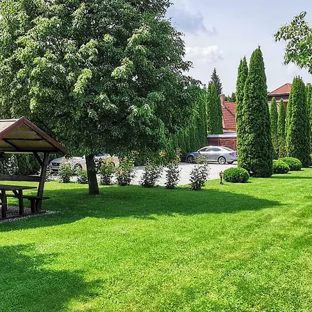 Bequem Eingerichtete Mit Grossem Garten By Interhome * زلاكاروس