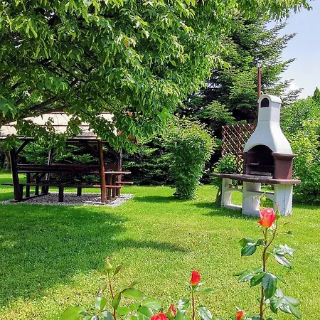 Bequem Eingerichtete Mit Grossem Garten By Interhome شقة *