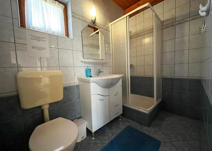 아파트 Bequem Eingerichtete Mit Grossem Garten By Interhome