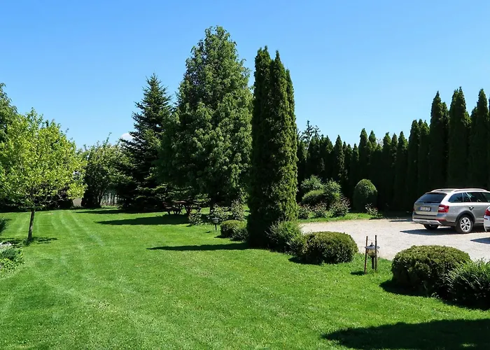 Bequem Eingerichtete Mit Grossem Garten By Interhome 잘라카로쉬